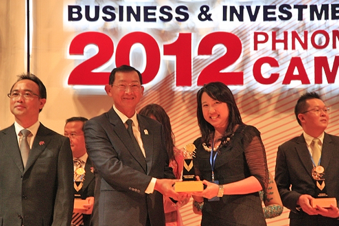 Giấy Sài Gòn nhận giải Doanh nghiệp ASEAN 2012
